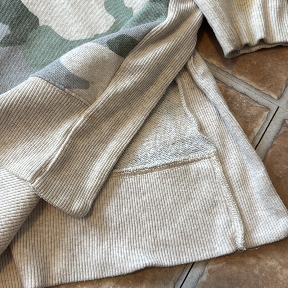 AERIE Camouflage Camo Crewneck Sweatshirt Long Sleeve Size Large Women’s - Picture 5 of 9